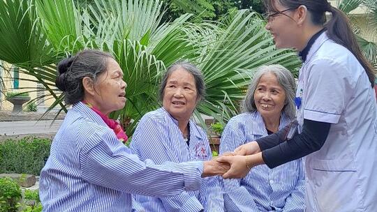 <a href="/menu-second/tin-tuc-su-kien" title="Tin tức - sự kiện" rel="dofollow">Tin nổi bật</a>